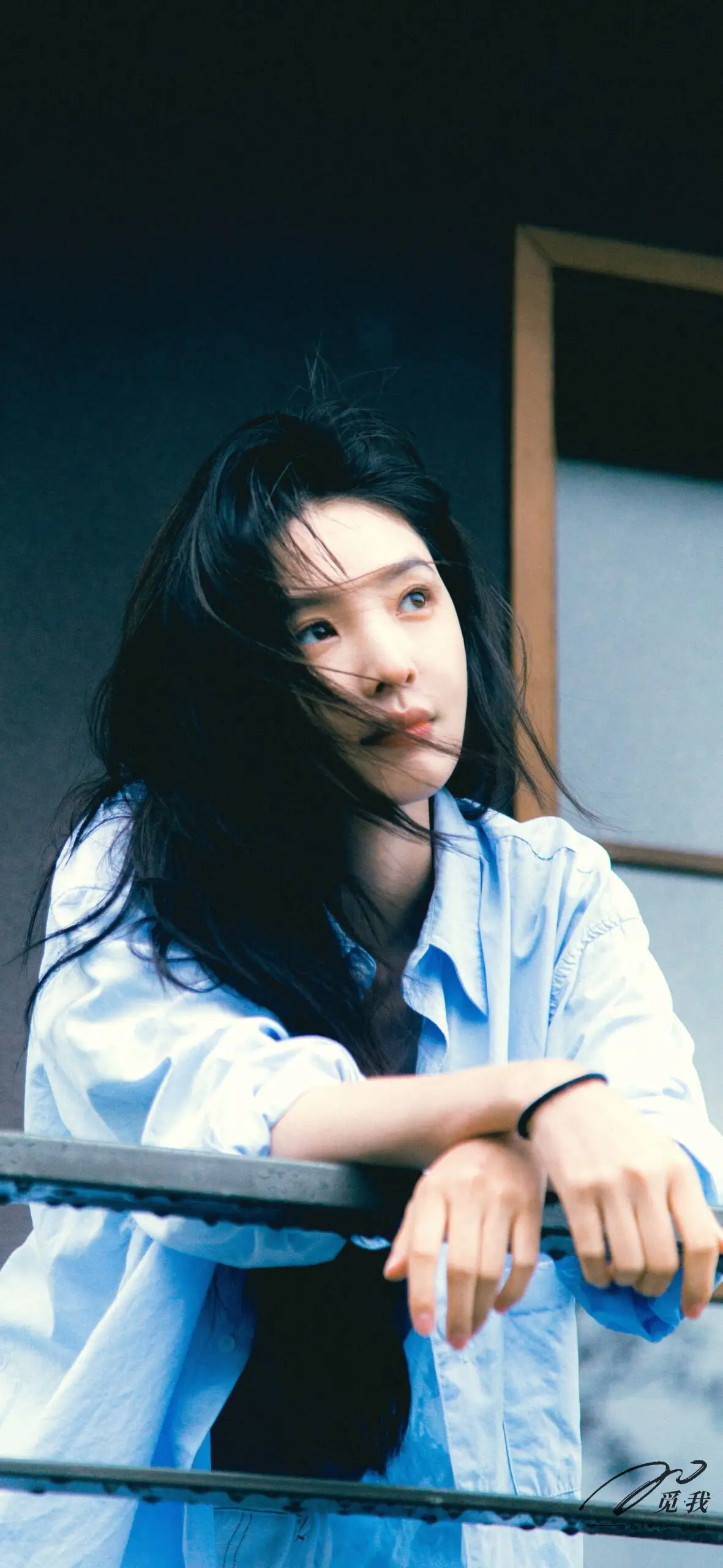 图片[5]-美图分享：章若楠 壁纸  蓝色衬衫，温柔中透着点点忧郁。-觅影网