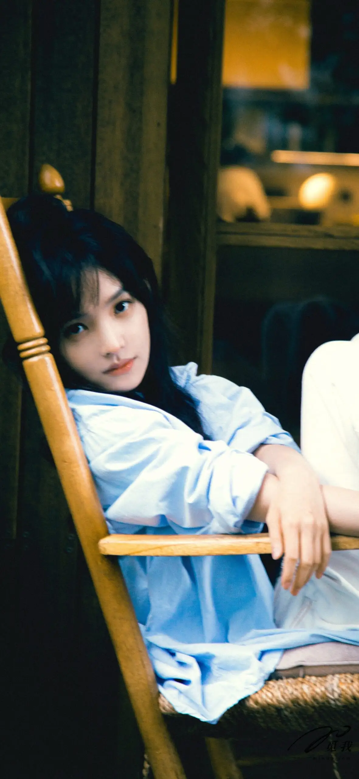 图片[7]-美图分享：章若楠 壁纸  蓝色衬衫，温柔中透着点点忧郁。-觅影网