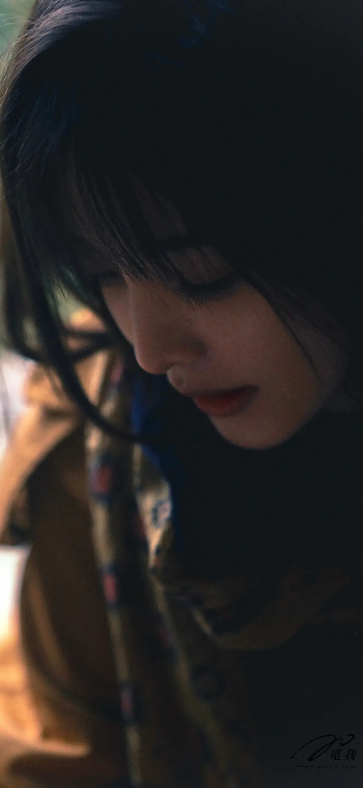 图片[23]-美图分享：章若楠 壁纸  蓝色衬衫，温柔中透着点点忧郁。-觅影网