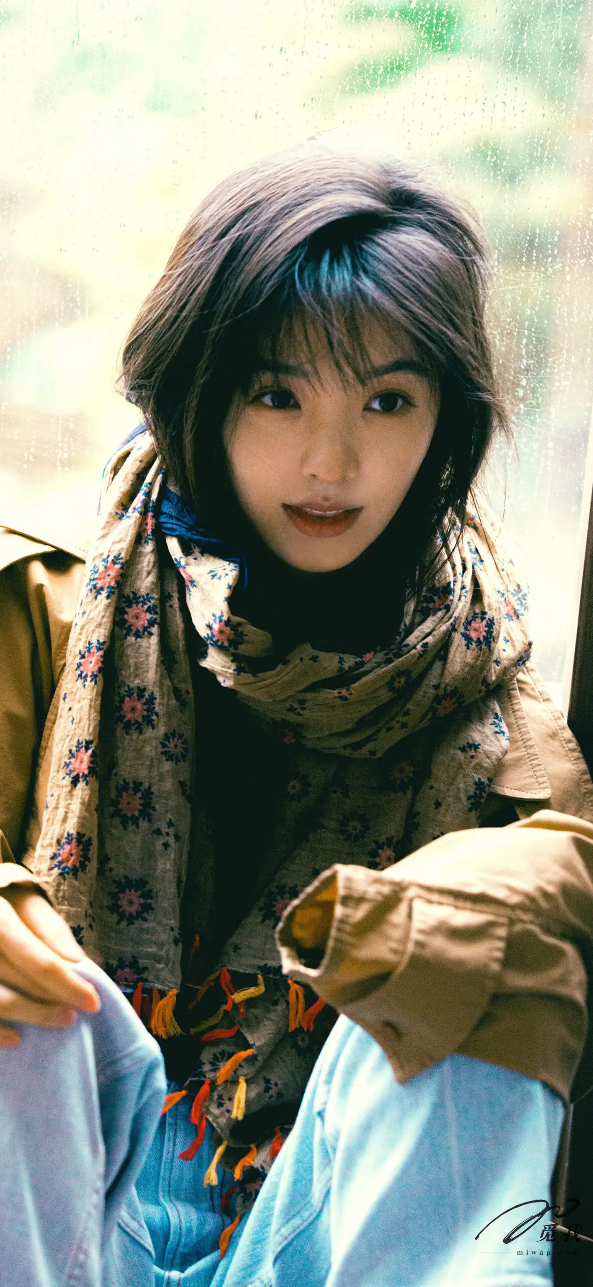 图片[31]-美图分享：章若楠 壁纸  蓝色衬衫，温柔中透着点点忧郁。-觅影网