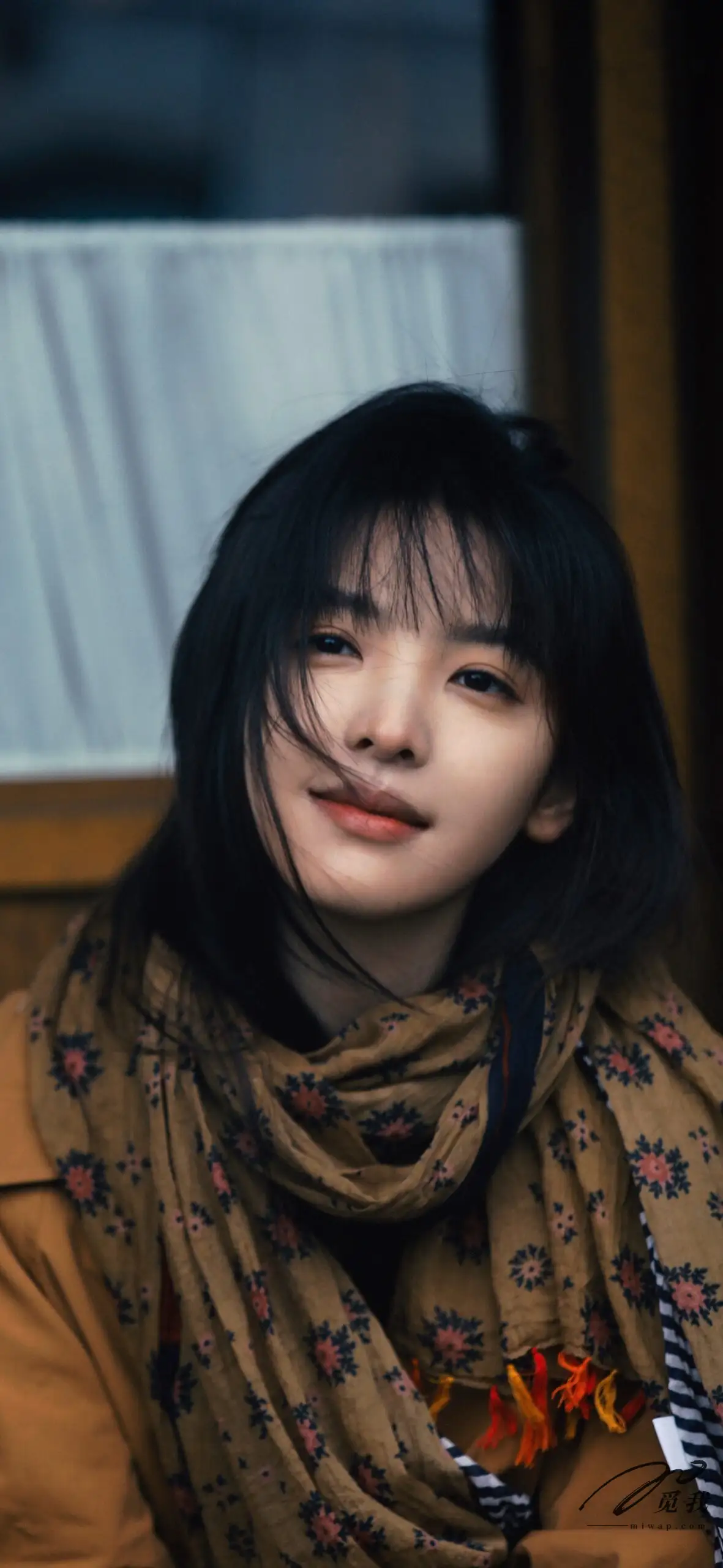 图片[38]-美图分享：章若楠 壁纸  蓝色衬衫，温柔中透着点点忧郁。-觅影网