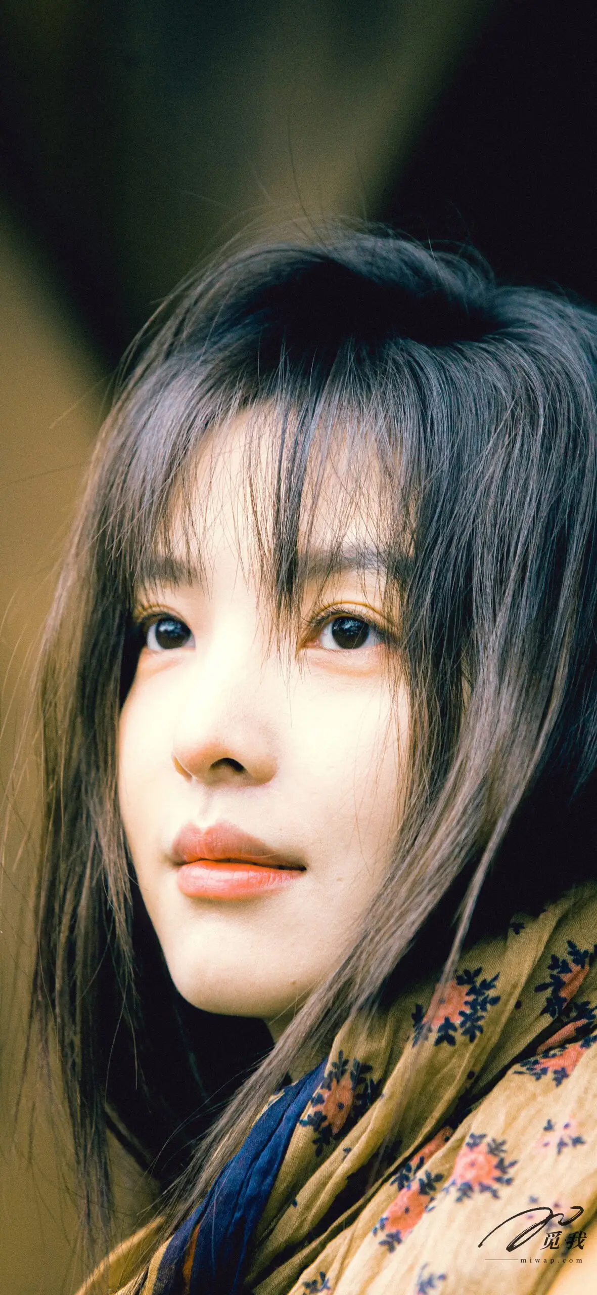 图片[42]-美图分享：章若楠 壁纸  蓝色衬衫，温柔中透着点点忧郁。-觅影网